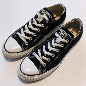 Converse All Star Low Top Black & White Canvas Sneakers Men's 7 / Women's 9
